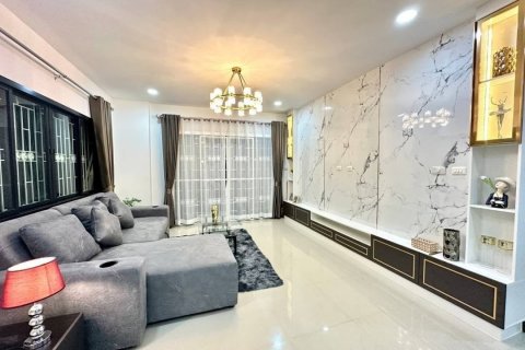 Casa de 4 dormitorios en Pattaya, Tailandia № 70372 - foto 8