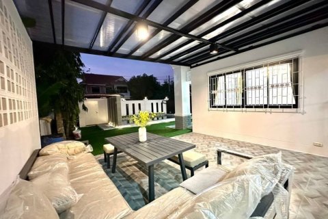 Casa de 4 dormitorios en Pattaya, Tailandia № 70372 - foto 3