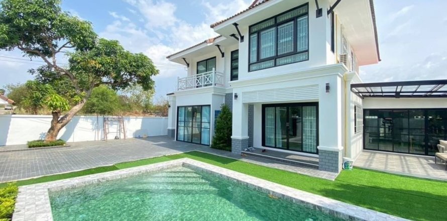 Casa de 4 dormitorios en Pattaya, Tailandia № 70372