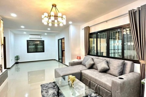 Casa de 4 dormitorios en Pattaya, Tailandia № 70372 - foto 7