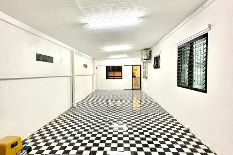 Casa de 4 dormitorios en Pattaya, Tailandia № 70372 - foto 13