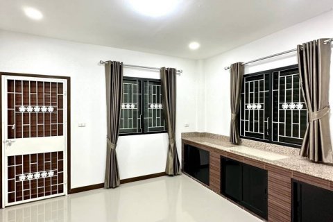Casa de 4 dormitorios en Pattaya, Tailandia № 70372 - foto 12