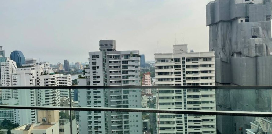 Condo in Khlong Toei, Bangkok, Thailand, 2 bedrooms  № 176796