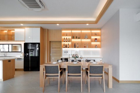 Casa de 4 dormitorios en Pattaya, Tailandia № 133610 - foto 12