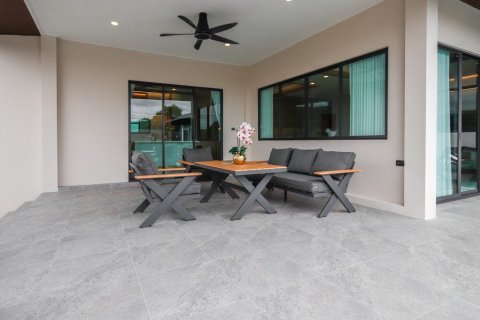 Casa de 4 dormitorios en Pattaya, Tailandia № 133610 - foto 5
