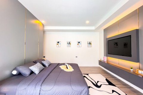 Casa de 3 dormitorios en Chon Buri, Tailandia № 133608 - foto 12