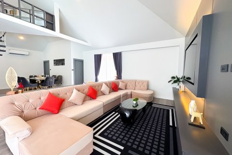 Casa de 3 dormitorios en Chon Buri, Tailandia № 133608 - foto 4
