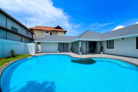 Casa de 3 dormitorios en Chon Buri, Tailandia № 133608 - foto 3