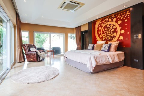 Casa de 4 dormitorios en Pattaya, Tailandia № 9099 - foto 26