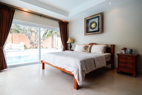 Casa de 4 dormitorios en Pattaya, Tailandia № 9099 - foto 18