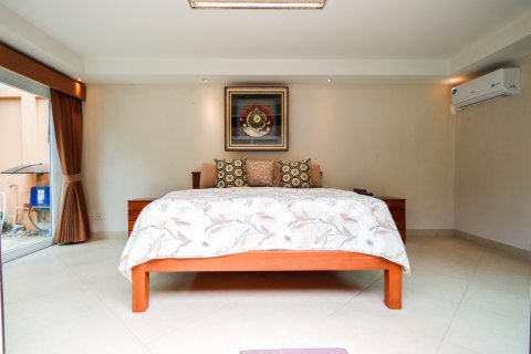 Casa de 4 dormitorios en Pattaya, Tailandia № 9099 - foto 20