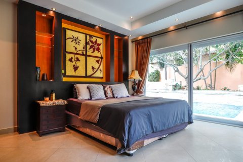 Casa de 4 dormitorios en Pattaya, Tailandia № 9099 - foto 14