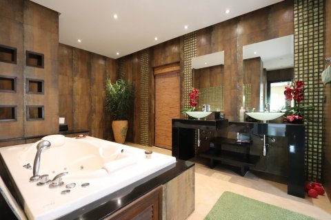 Casa de 4 dormitorios en Pattaya, Tailandia № 9099 - foto 30