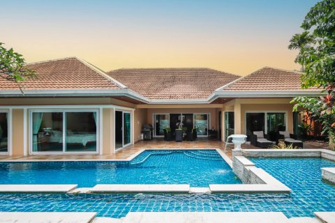 Casa de 4 dormitorios en Pattaya, Tailandia № 9099 - foto 2