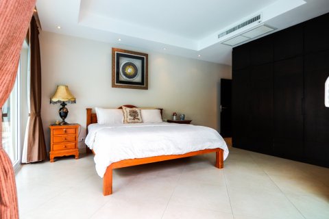 Casa de 4 dormitorios en Pattaya, Tailandia № 9099 - foto 19