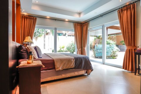 Casa de 4 dormitorios en Pattaya, Tailandia № 9099 - foto 15