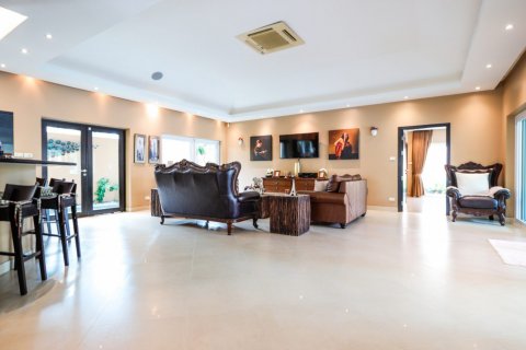 Casa de 4 dormitorios en Pattaya, Tailandia № 9099 - foto 11