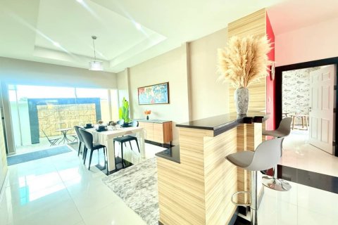 Casa de 3 dormitorios en Bang Lamung, Tailandia № 133611 - foto 9
