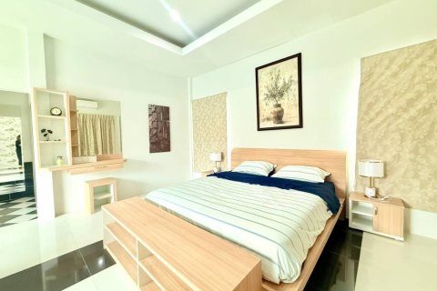 Casa de 3 dormitorios en Bang Lamung, Tailandia № 133611 - foto 13