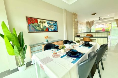 Casa de 3 dormitorios en Bang Lamung, Tailandia № 133611 - foto 8