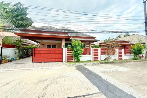 Casa de 3 dormitorios en Bang Lamung, Tailandia № 133611 - foto 2