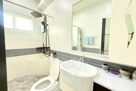 Casa de 3 dormitorios en Bang Lamung, Tailandia № 133611 - foto 17