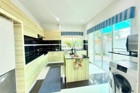 Casa de 3 dormitorios en Bang Lamung, Tailandia № 133611 - foto 10