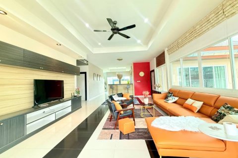 Casa de 3 dormitorios en Bang Lamung, Tailandia № 133611 - foto 5