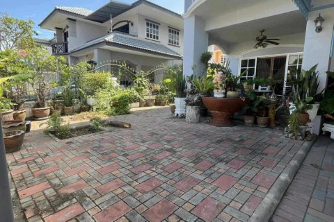 Casa de 3 dormitorios en Pattaya, Tailandia № 133609 - foto 3