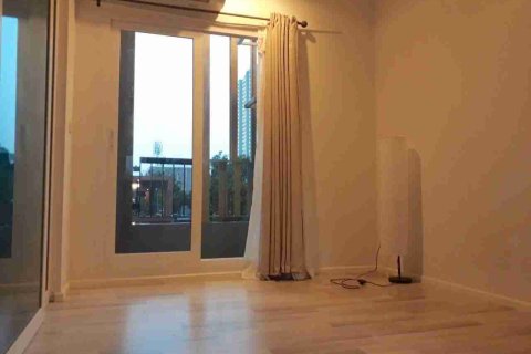 Condominio de 1 dormitorio en Thonburi, Bangkok, Tailandia № 208700 - foto 6