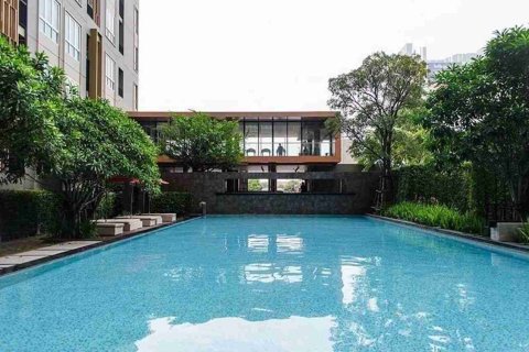 Condominio de 1 dormitorio en Thonburi, Bangkok, Tailandia № 208700 - foto 2