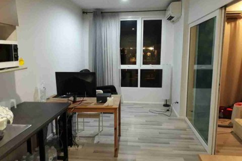 Condominio de 1 dormitorio en Thonburi, Bangkok, Tailandia № 208700 - foto 5