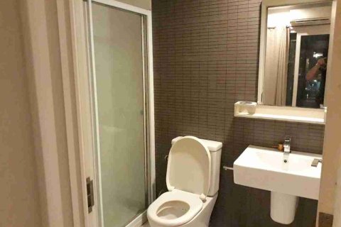 Condominio de 1 dormitorio en Thonburi, Bangkok, Tailandia № 208700 - foto 7