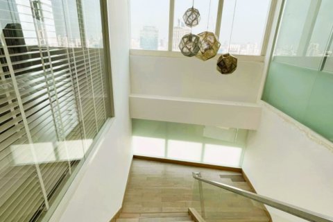 Dúplex de 3 dormitorios en Bangkok, Tailandia № 180936 - foto 8