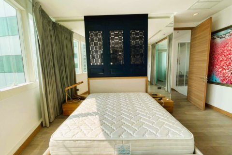 Dúplex de 3 dormitorios en Bangkok, Tailandia № 180936 - foto 12