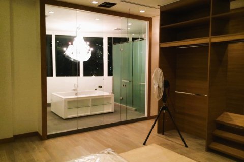 Dúplex de 3 dormitorios en Bangkok, Tailandia № 180936 - foto 9