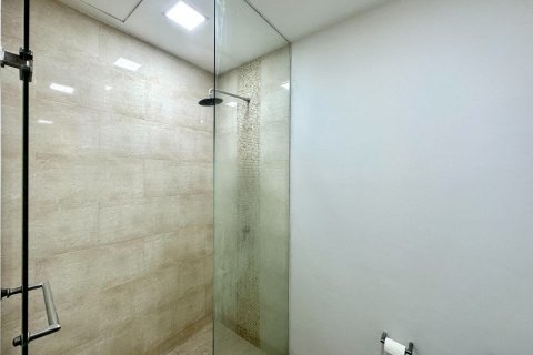 Condominio de 2 dormitorios en Bangkok, Tailandia № 65498 - foto 21
