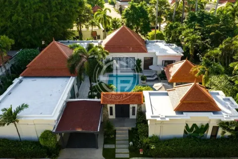 Chalet de 4 dormitorios en Phuket, Tailandia № 190640 - foto 28