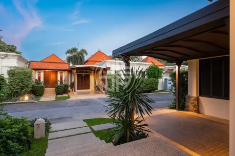Chalet de 4 dormitorios en Phuket, Tailandia № 190640 - foto 23