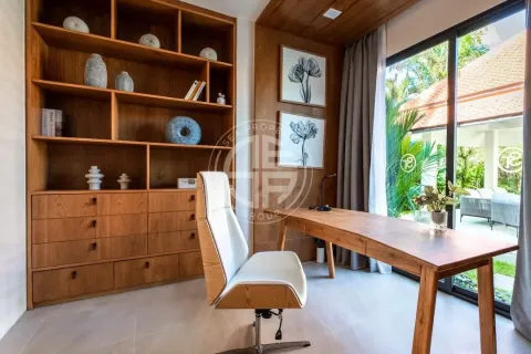 Chalet de 4 dormitorios en Phuket, Tailandia № 190640 - foto 11