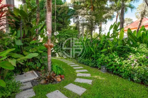 Chalet de 4 dormitorios en Phuket, Tailandia № 190640 - foto 20