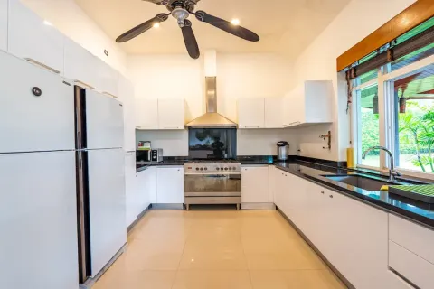 Chalet de 6 dormitorios en Pa Klok, Tailandia № 190639 - foto 7