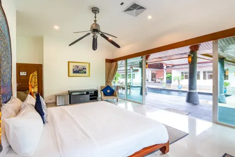 Chalet de 6 dormitorios en Pa Klok, Tailandia № 190639 - foto 11