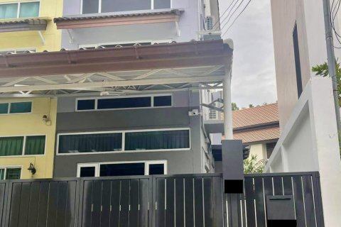 Reihenhaus in Phra Khanong, Bangkok, Thailand 3 Schlafzimmer № 143073