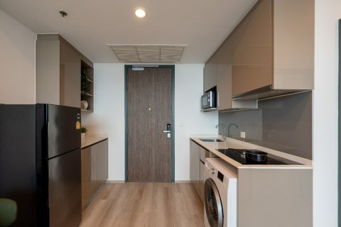 Condominio de 2 dormitorios en Phra Khanong, Bangkok, Tailandia № 143070 - foto 11