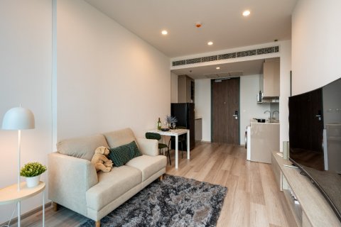 Condominio de 2 dormitorios en Phra Khanong, Bangkok, Tailandia № 143070 - foto 4