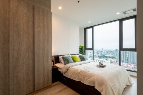 Condominio de 2 dormitorios en Phra Khanong, Bangkok, Tailandia № 143070 - foto 6