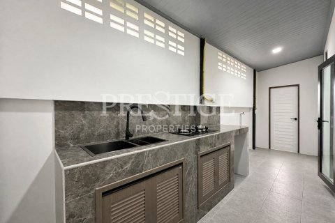 Casa de 3 dormitorios en Pattaya, Tailandia № 220687 - foto 8