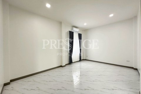 Casa de 3 dormitorios en Pattaya, Tailandia № 220687 - foto 11