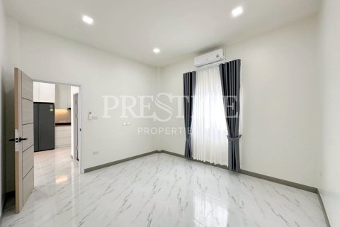 Casa de 3 dormitorios en Pattaya, Tailandia № 220687 - foto 16